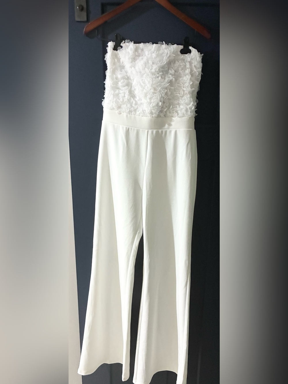 NWT Women’s White FASHION NOVA Jumpsuit, sz Medium
